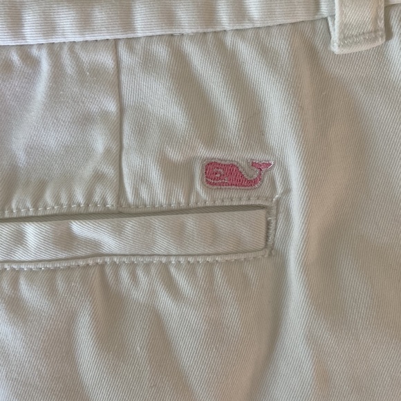 Vineyard vines size 2 Women’s white shorts. Very good used condition. - Picture 3 of 6